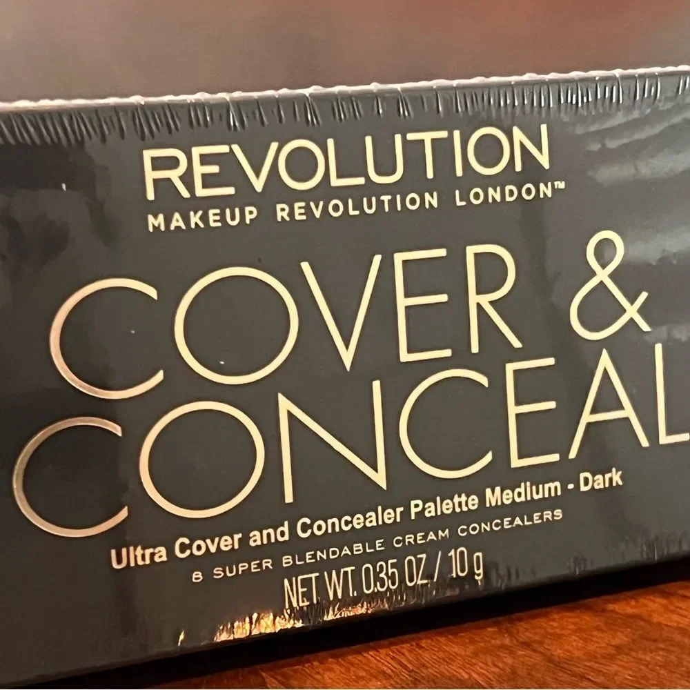 Makeup Revolution Ultra Cover and Concealer Palette Medium - Dark